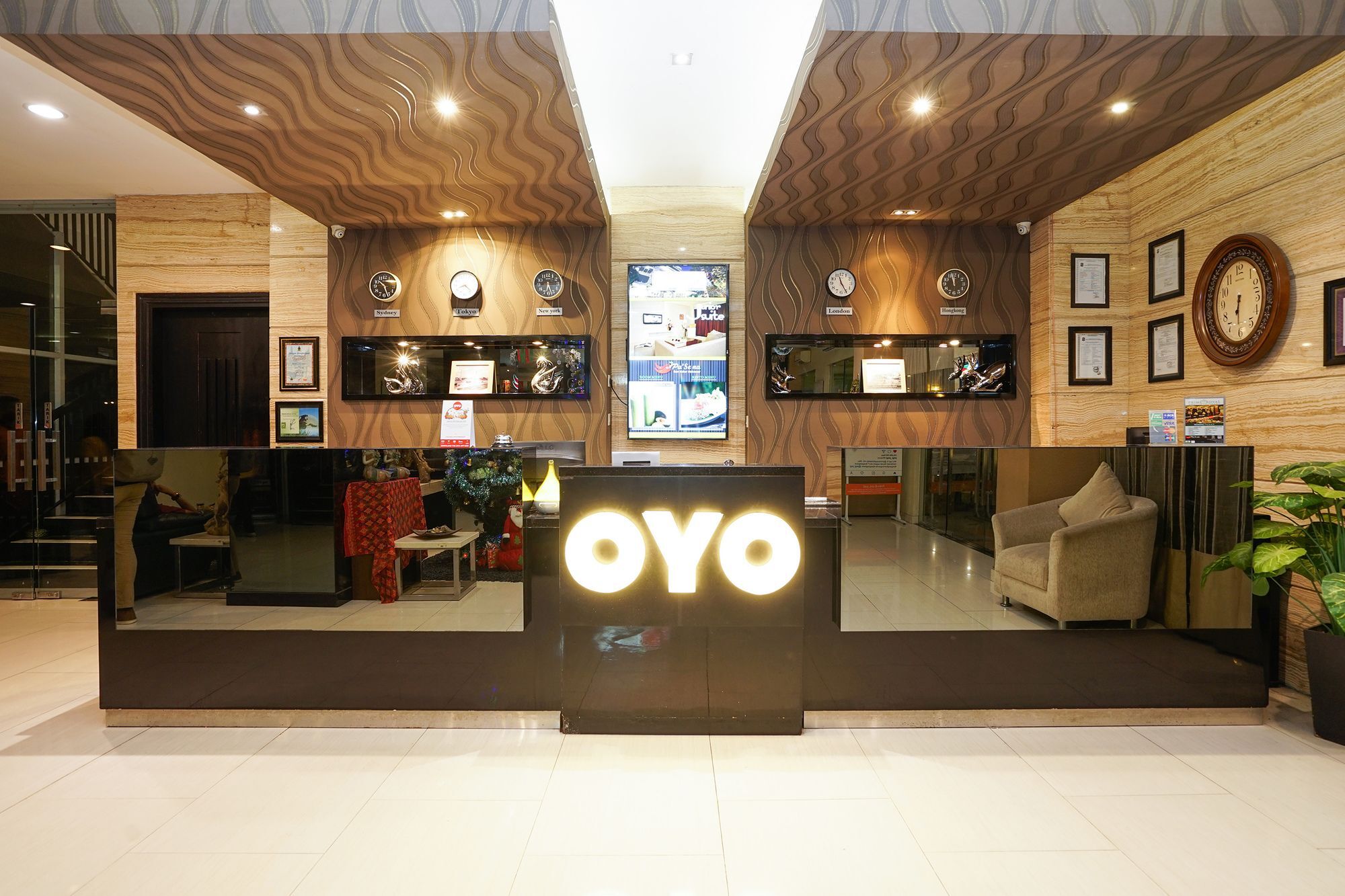 Oyo 197 Prime Royal Hotel Kapasari Exterior foto